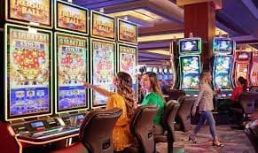 Tampilan grid permainan poci dengan kategori sportsbook dan kasino
